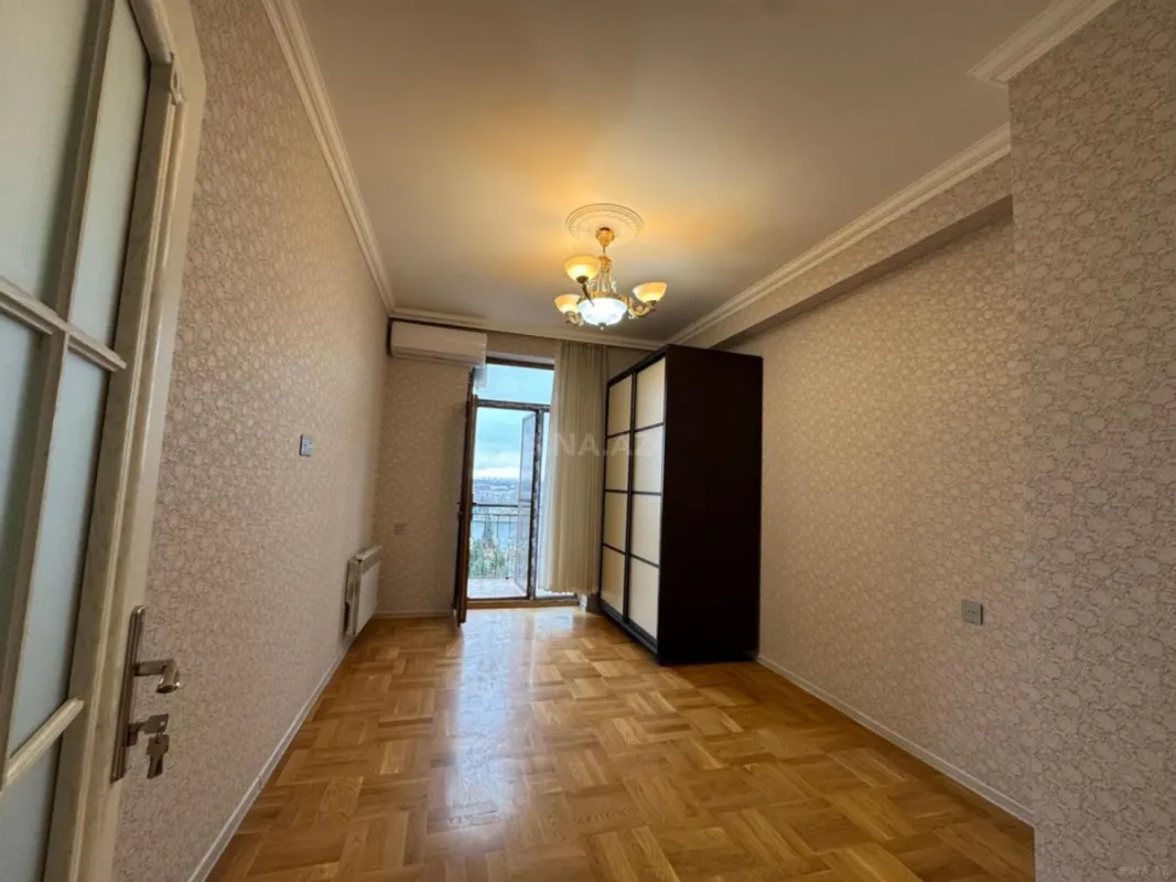 Satılır 2 otaqlı mənzil 61 m²