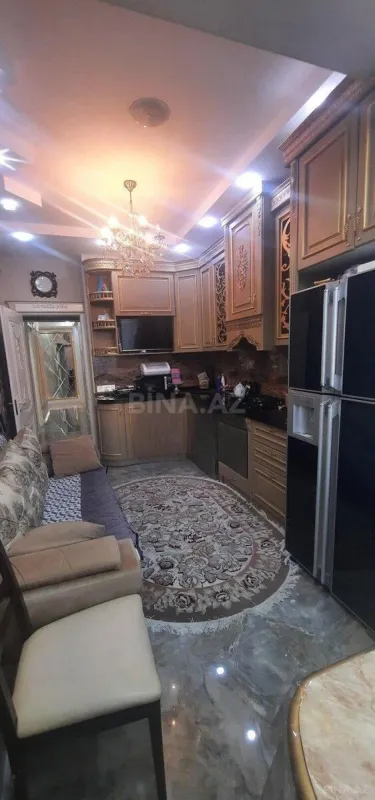 Satılır 3 otaqlı mənzil 143 m²