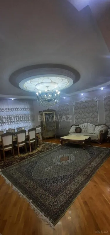 Satılır 3 otaqlı mənzil 143 m²