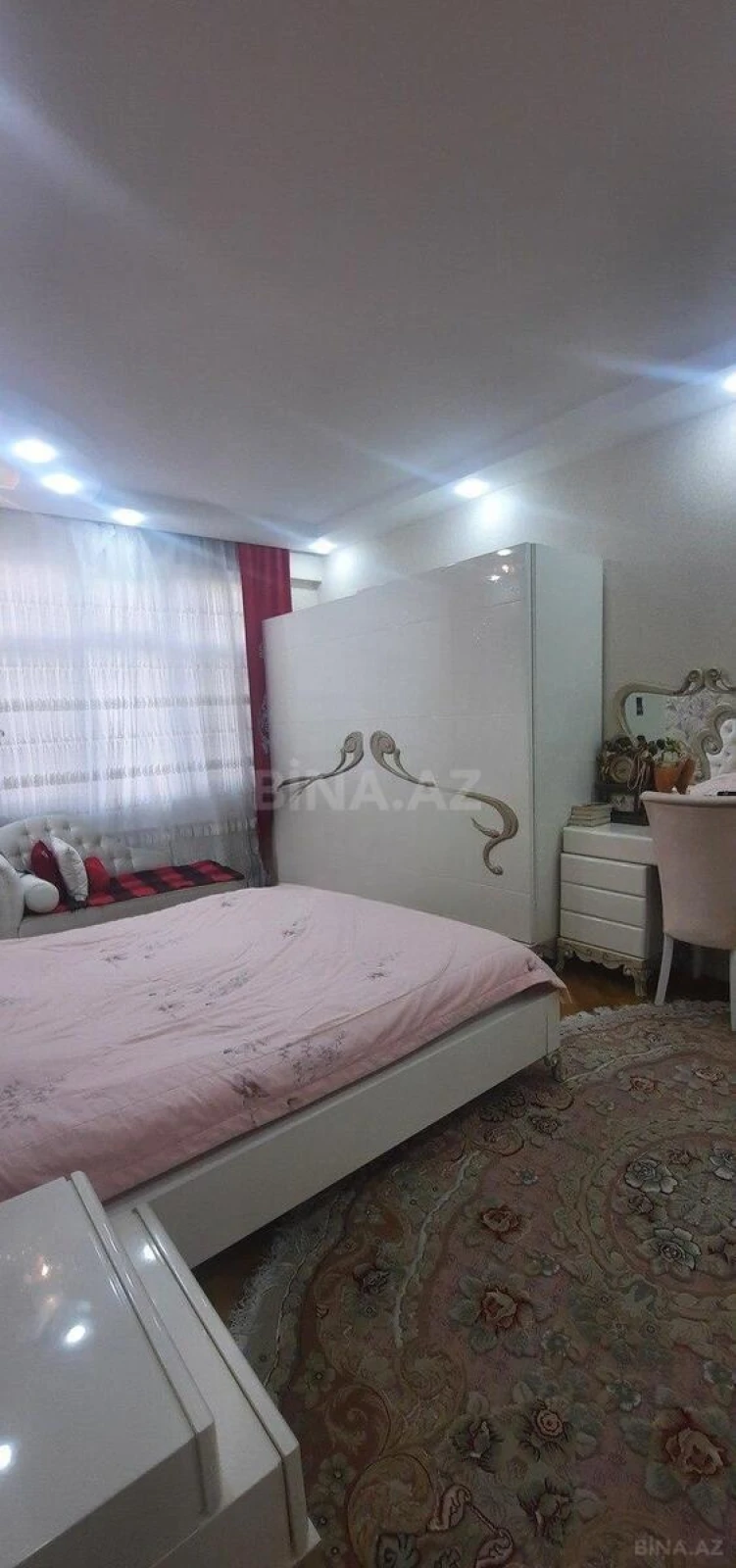 Satılır 3 otaqlı mənzil 143 m²