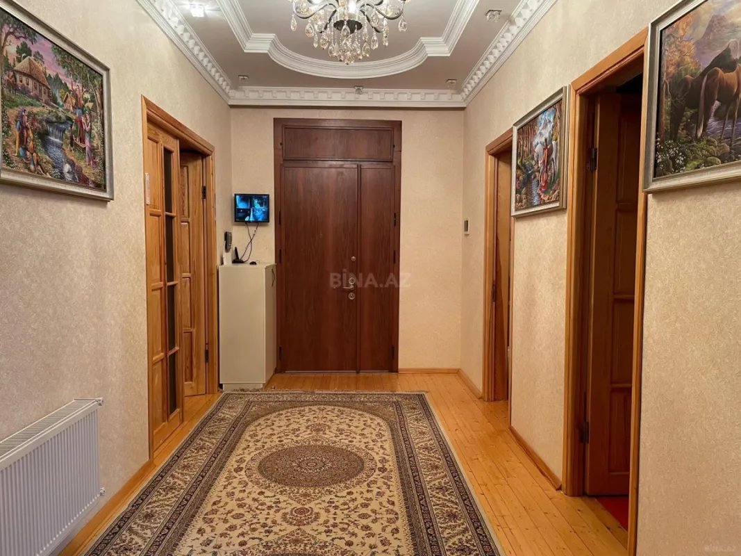 Satılır 6 otaqlı həyət evi 450 m²