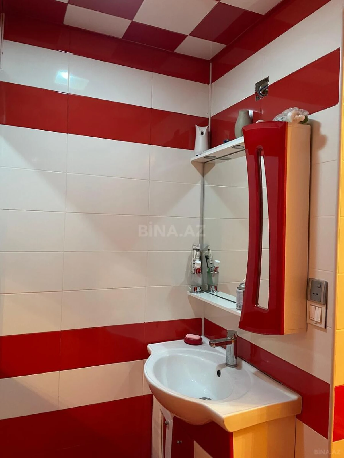 Satılır 6 otaqlı həyət evi 450 m²