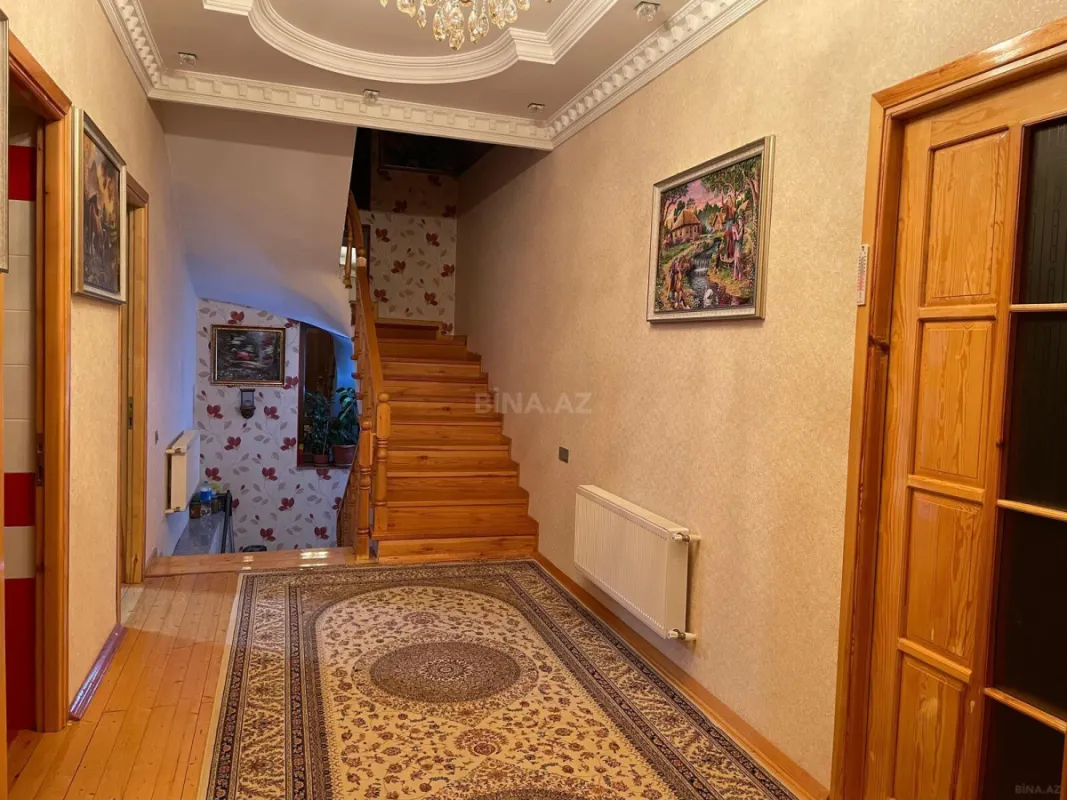 Satılır 6 otaqlı həyət evi 450 m²
