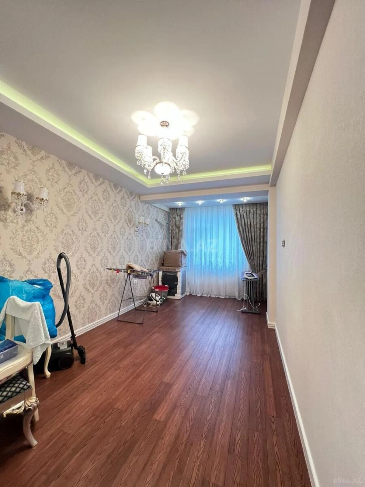 Satılır 4 otaqlı mənzil 179 m²
