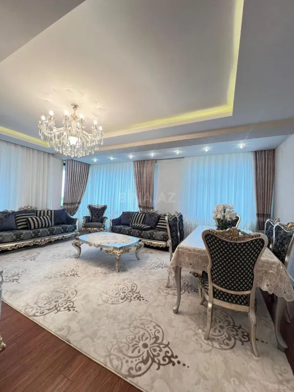 Satılır 4 otaqlı mənzil 179 m²