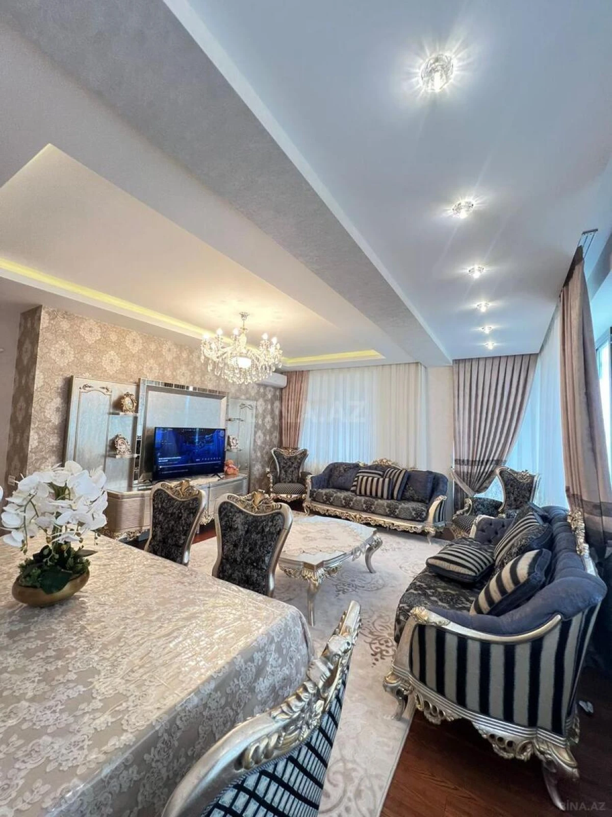 Satılır 4 otaqlı mənzil 179 m²