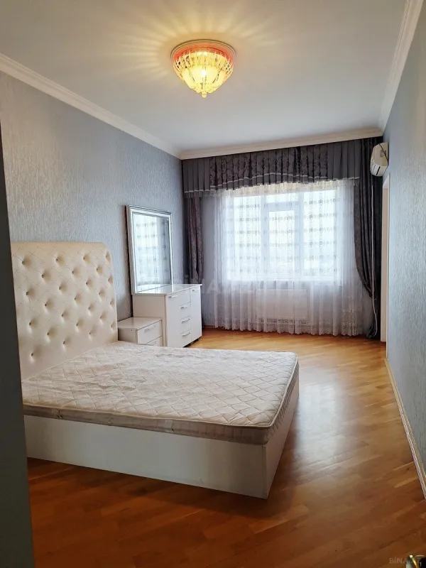 Kirayə verilir 2 otaqlı mənzil 78 m²