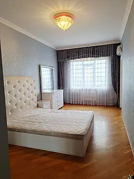 Kirayə verilir 2 otaqlı mənzil 78 m²