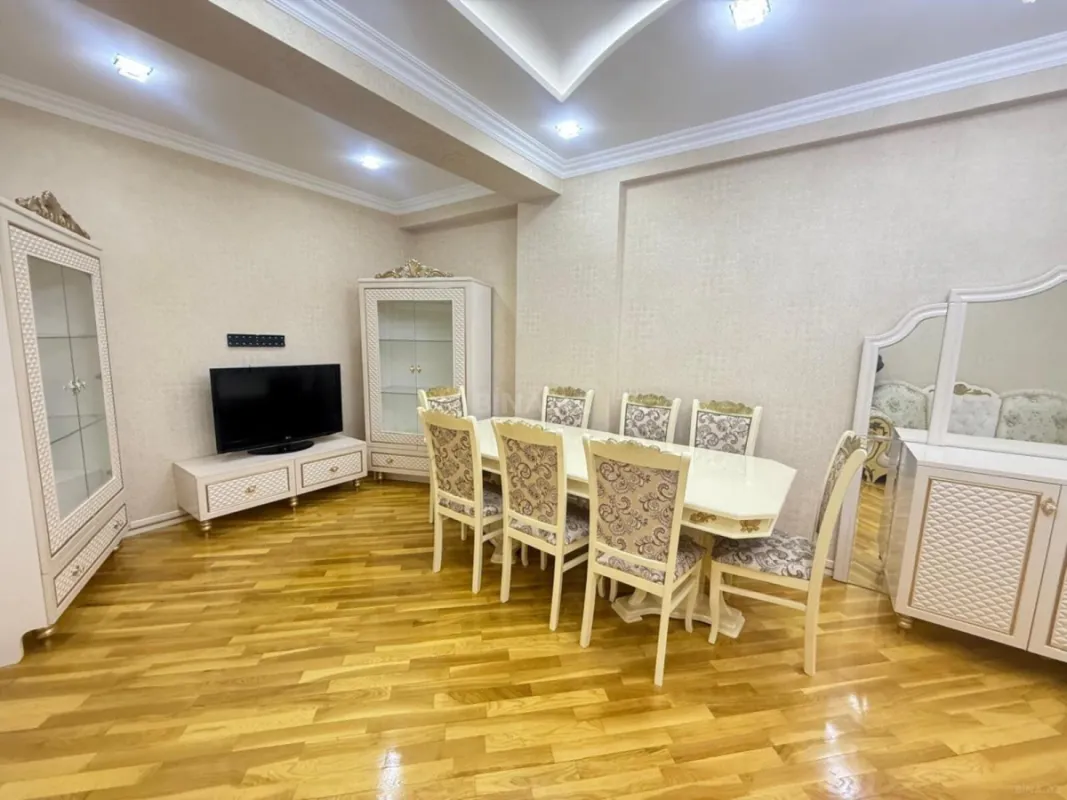 Kirayə verilir 3 otaqlı mənzil 125 m²