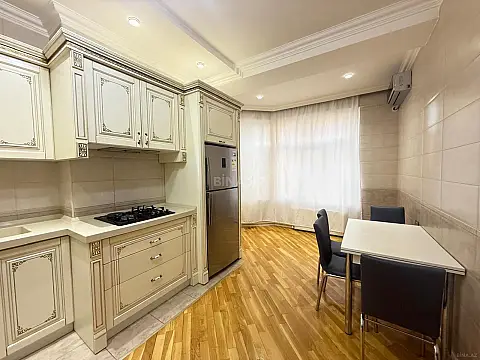 Kirayə verilir 3 otaqlı mənzil 125 m²