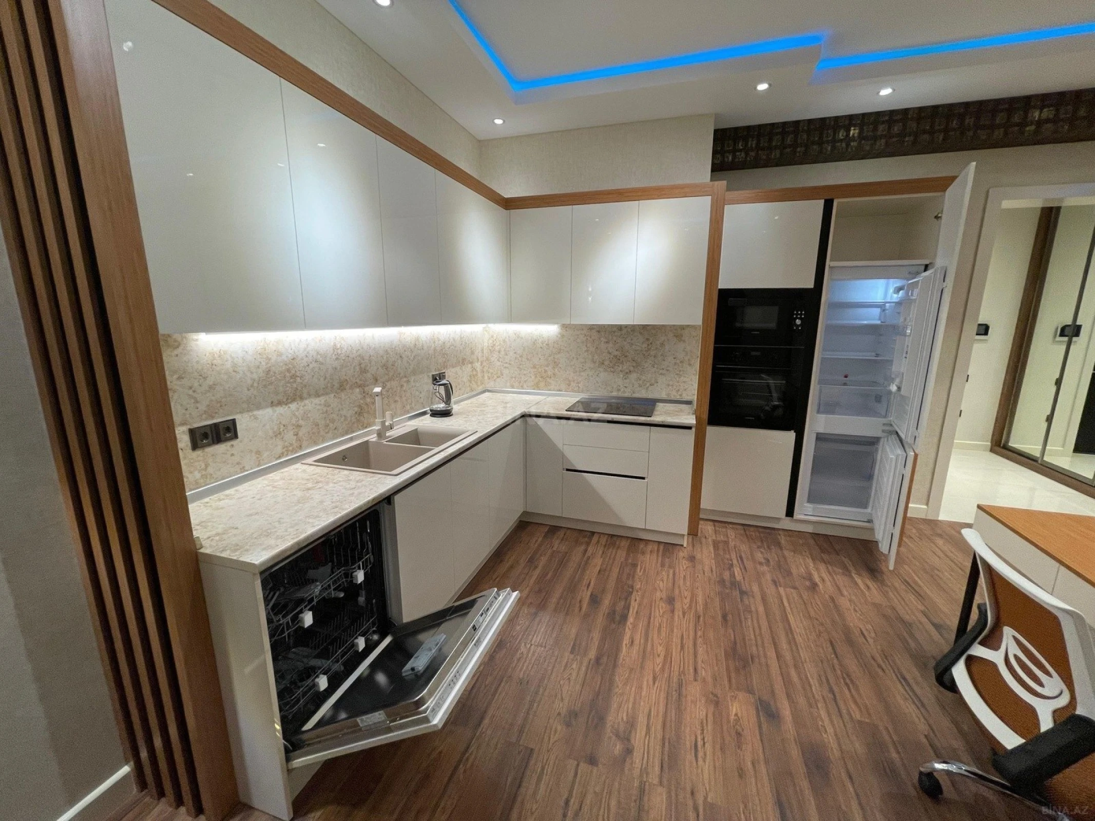 Kirayə verilir 2 otaqlı mənzil 65 m²