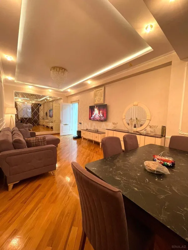 Satılır 2 otaqlı mənzil 110 m²