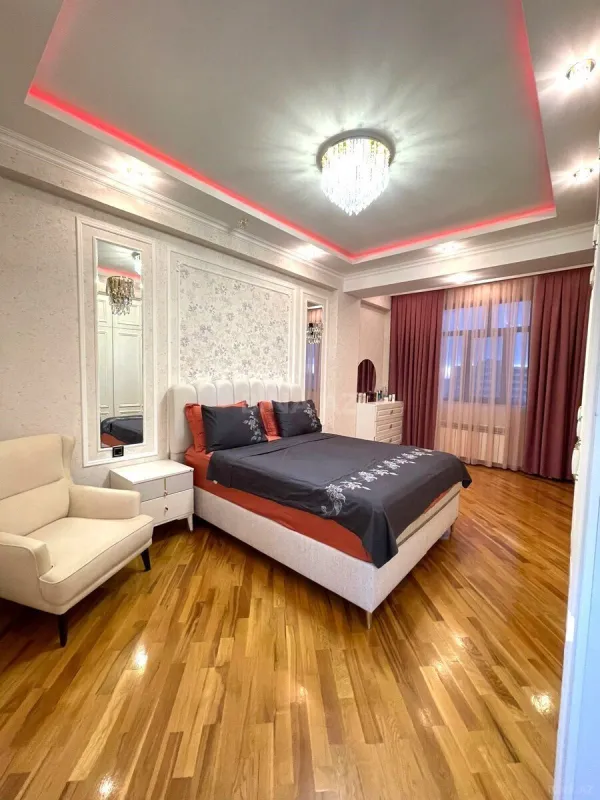 Satılır 2 otaqlı mənzil 110 m²
