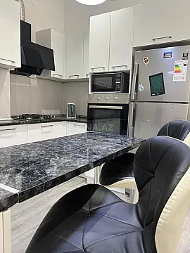 Kirayə verilir 2 otaqlı mənzil 65 m²