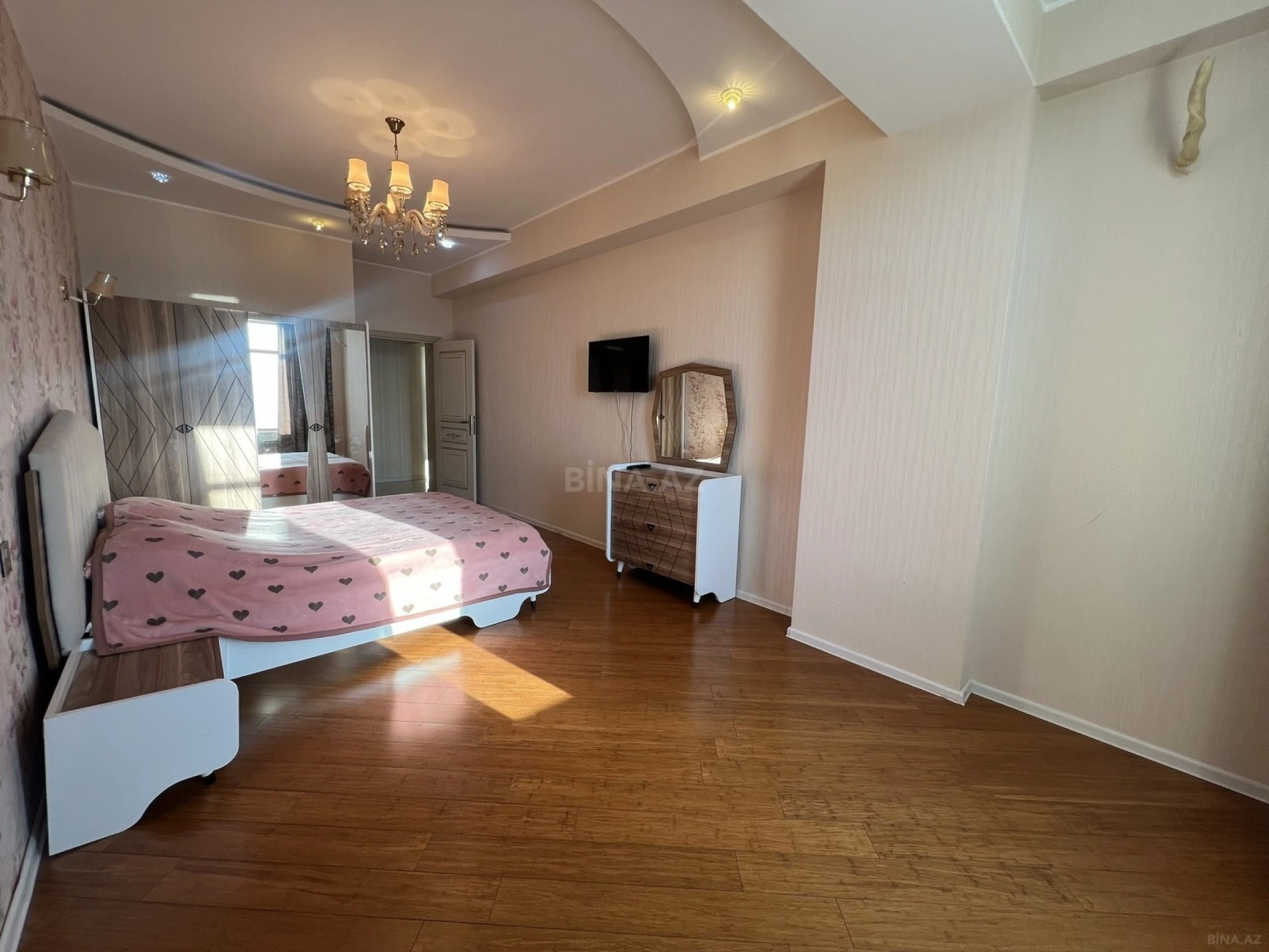 Kirayə verilir 2 otaqlı mənzil 95 m²