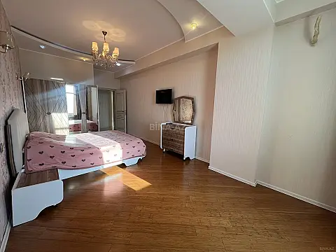 Kirayə verilir 2 otaqlı mənzil 95 m²