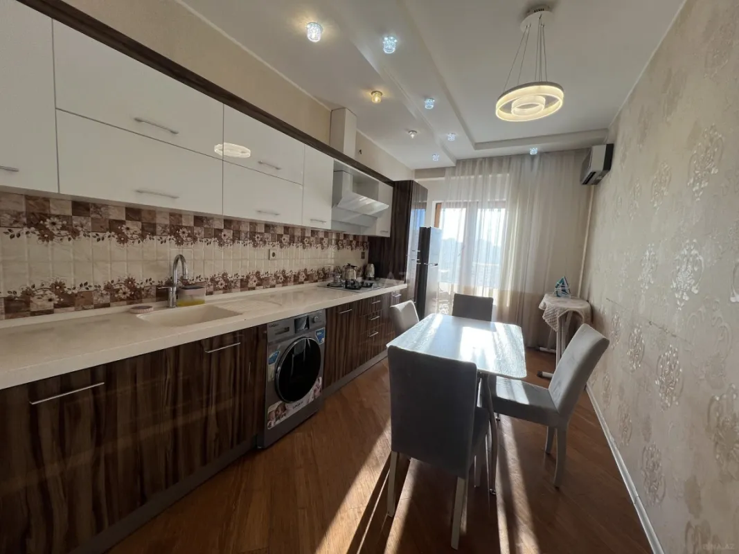 Kirayə verilir 2 otaqlı mənzil 95 m²