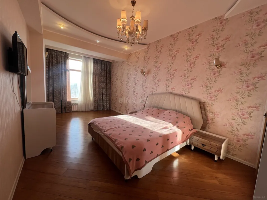 Kirayə verilir 2 otaqlı mənzil 95 m²