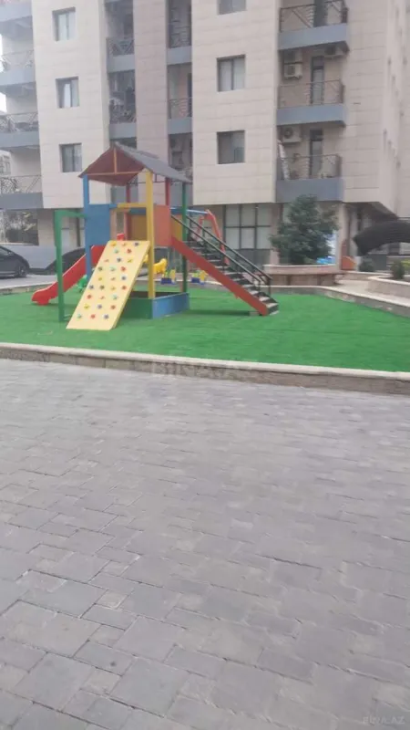 Kirayə verilir 2 otaqlı mənzil 75 m²