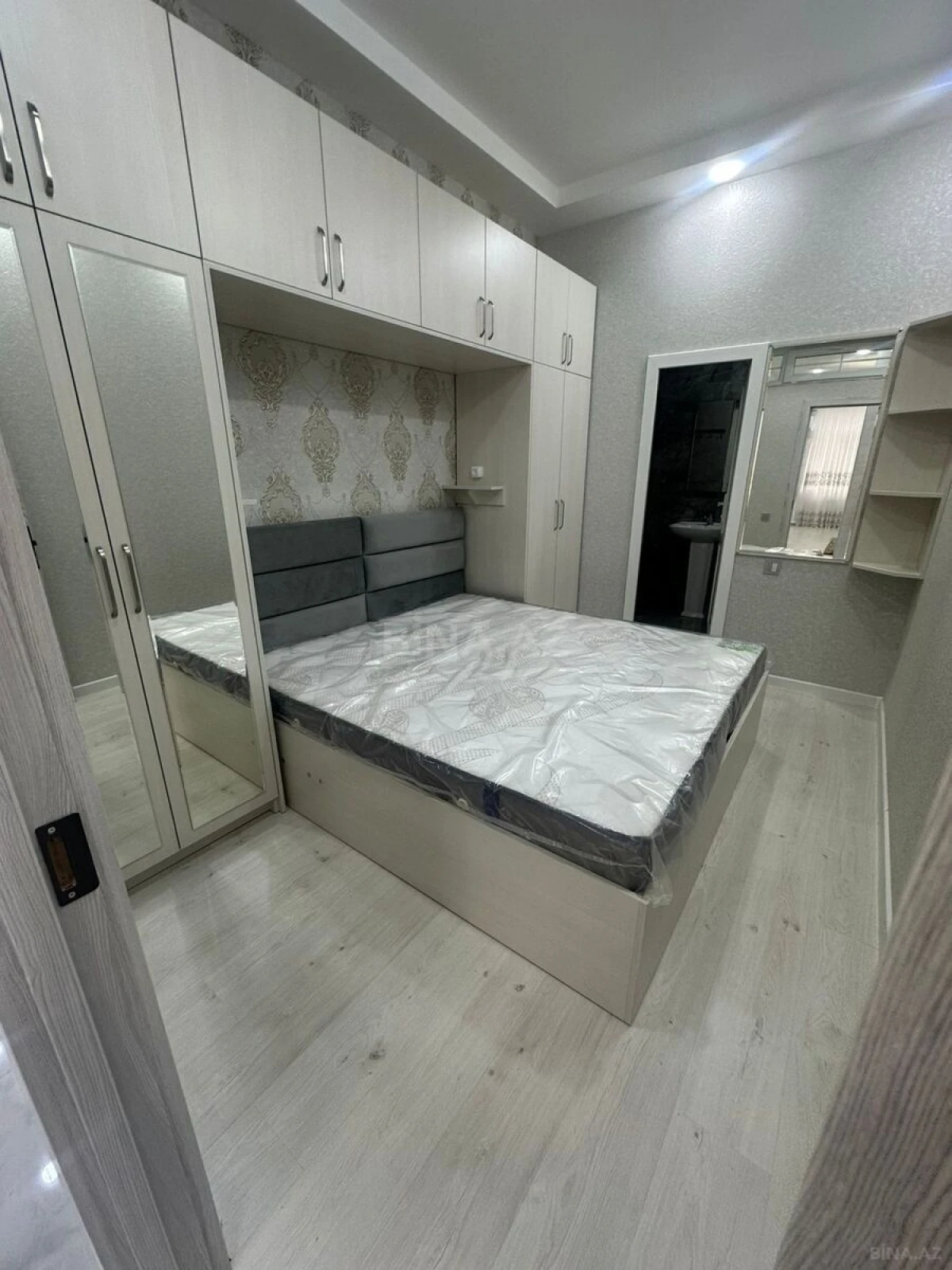 Satılır 4 otaqlı mənzil 109 m²