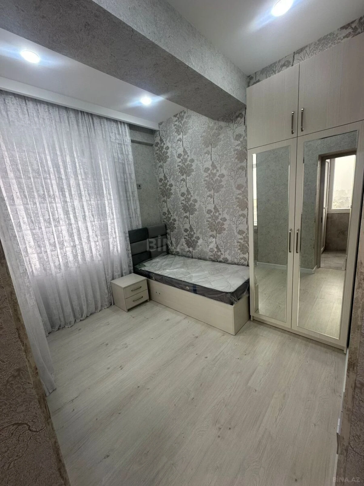 Satılır 4 otaqlı mənzil 109 m²