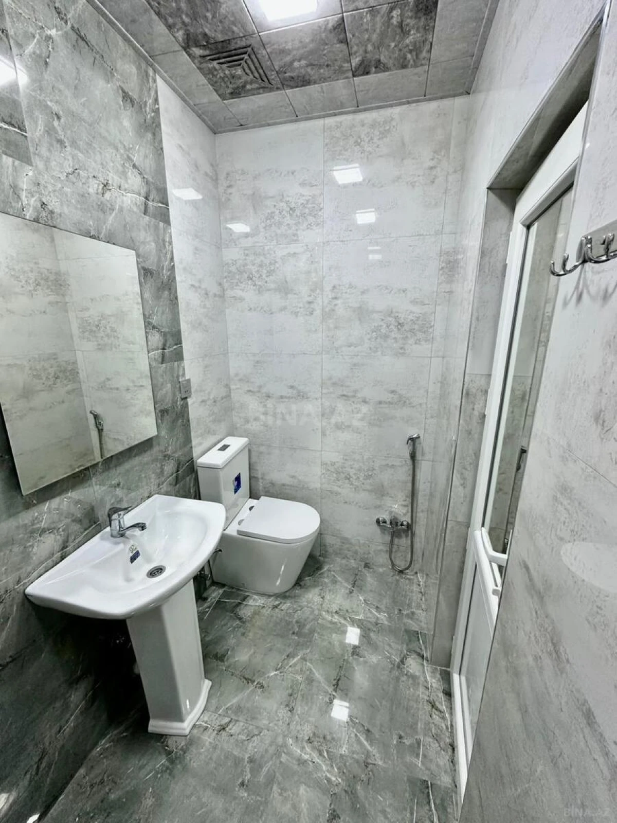 Satılır 4 otaqlı mənzil 109 m²