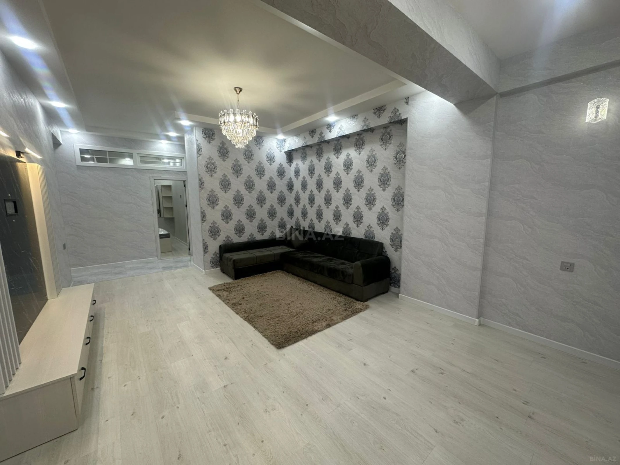 Satılır 4 otaqlı mənzil 109 m²