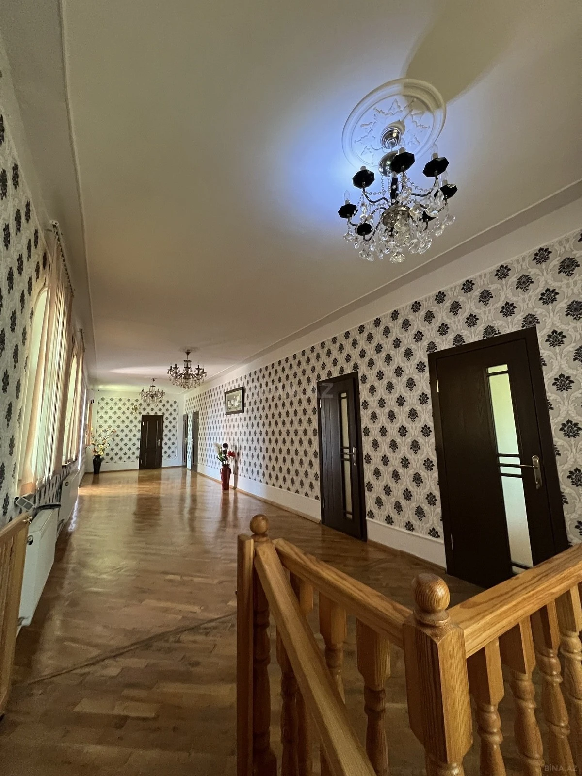 Satılır 9 otaqlı həyət evi 370 m²