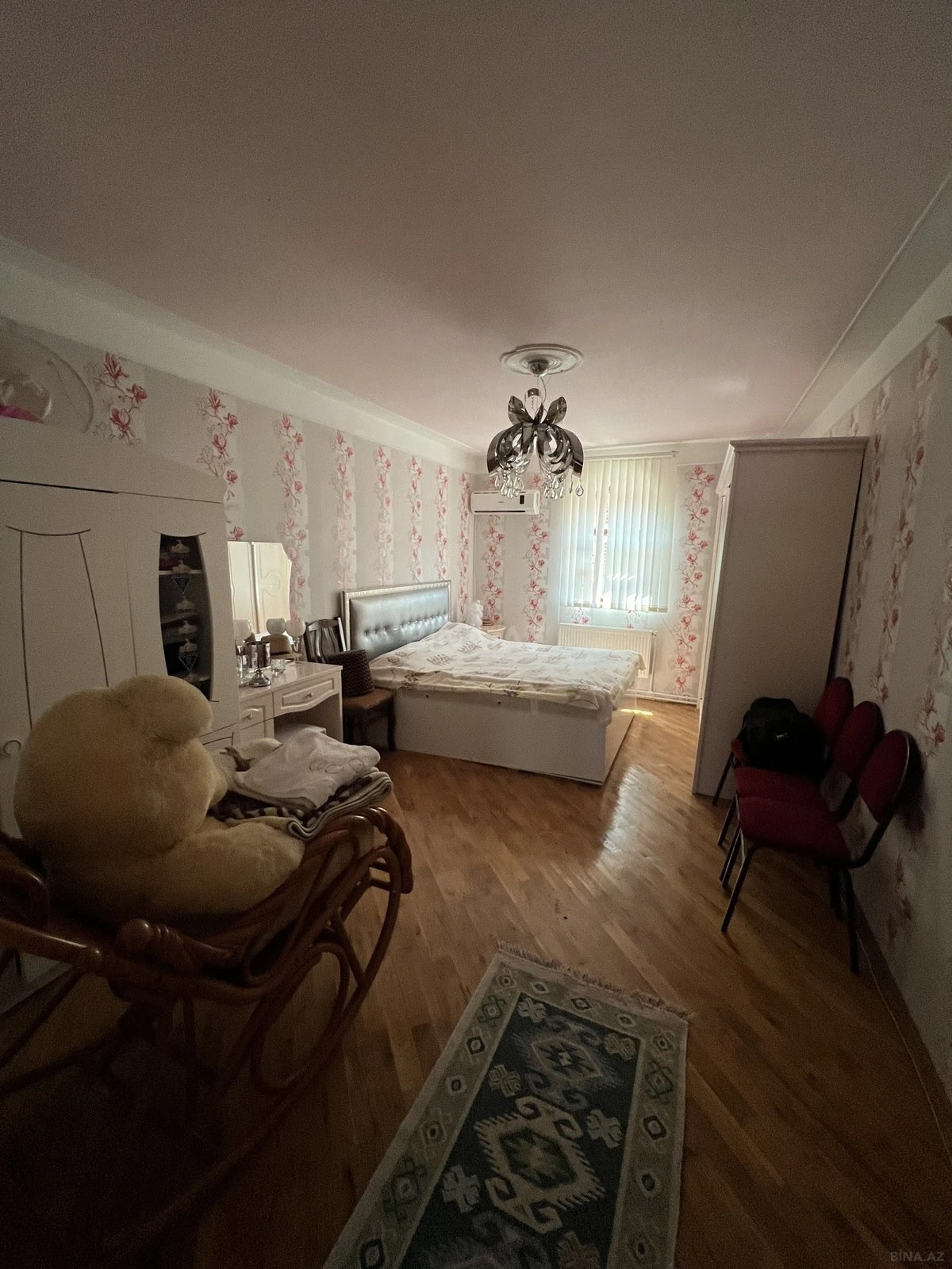 Satılır 9 otaqlı həyət evi 370 m²