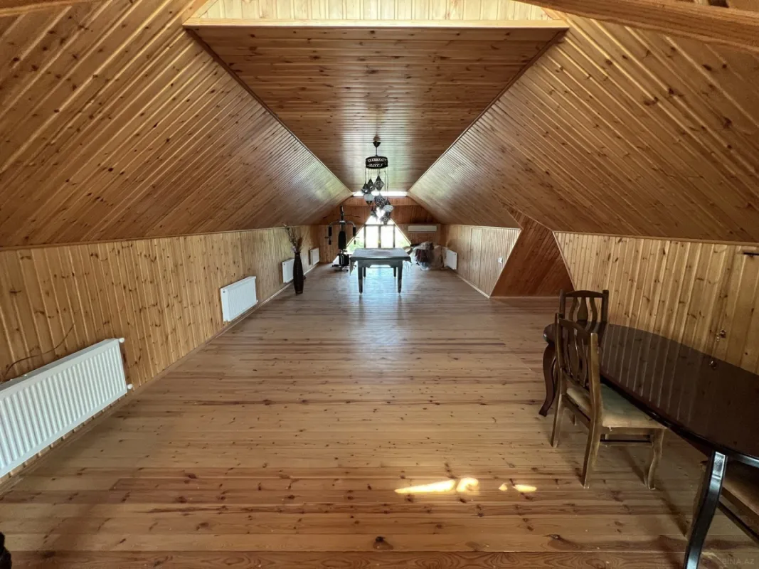 Satılır 9 otaqlı həyət evi 370 m²