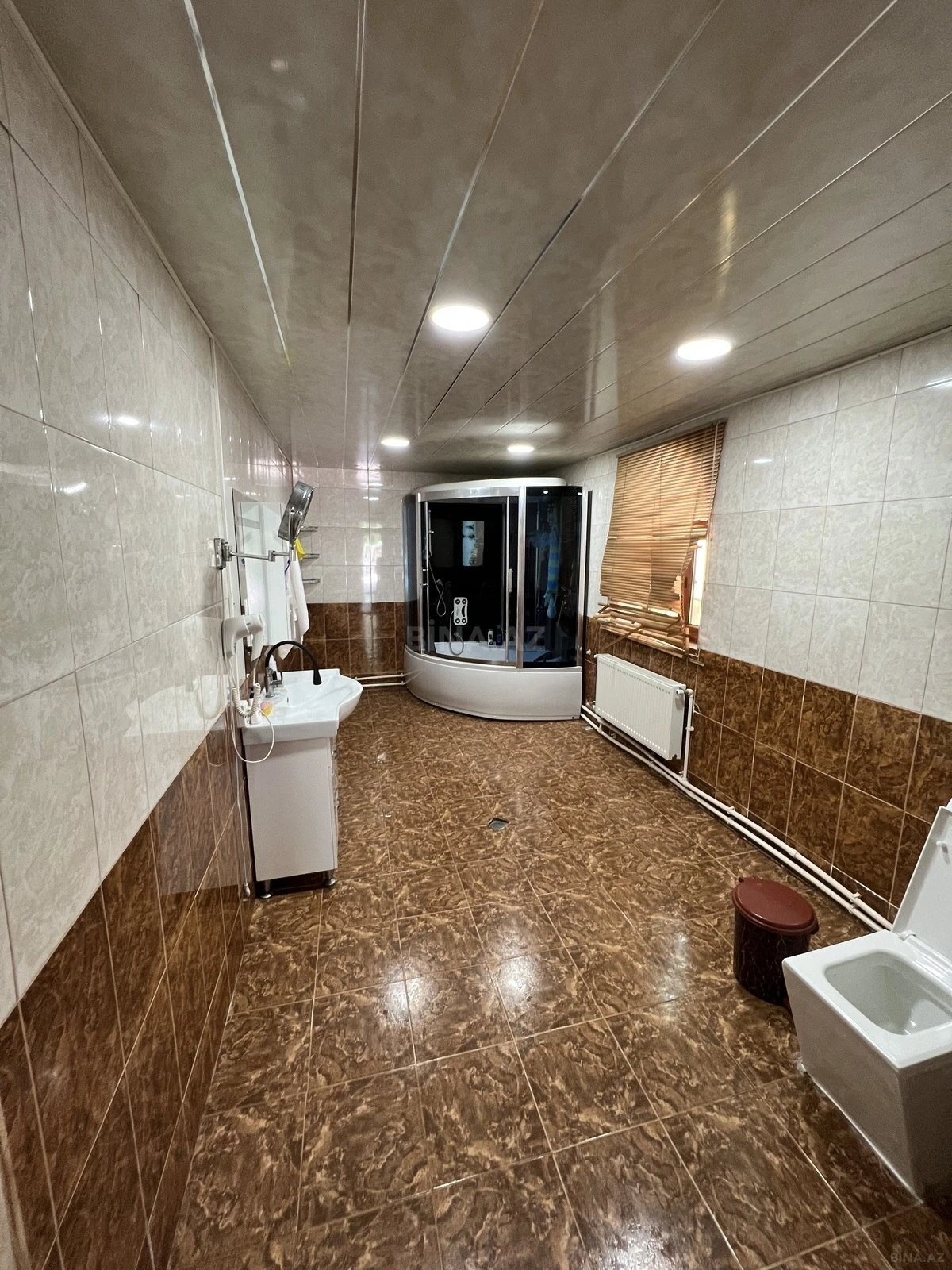 Satılır 9 otaqlı həyət evi 370 m²