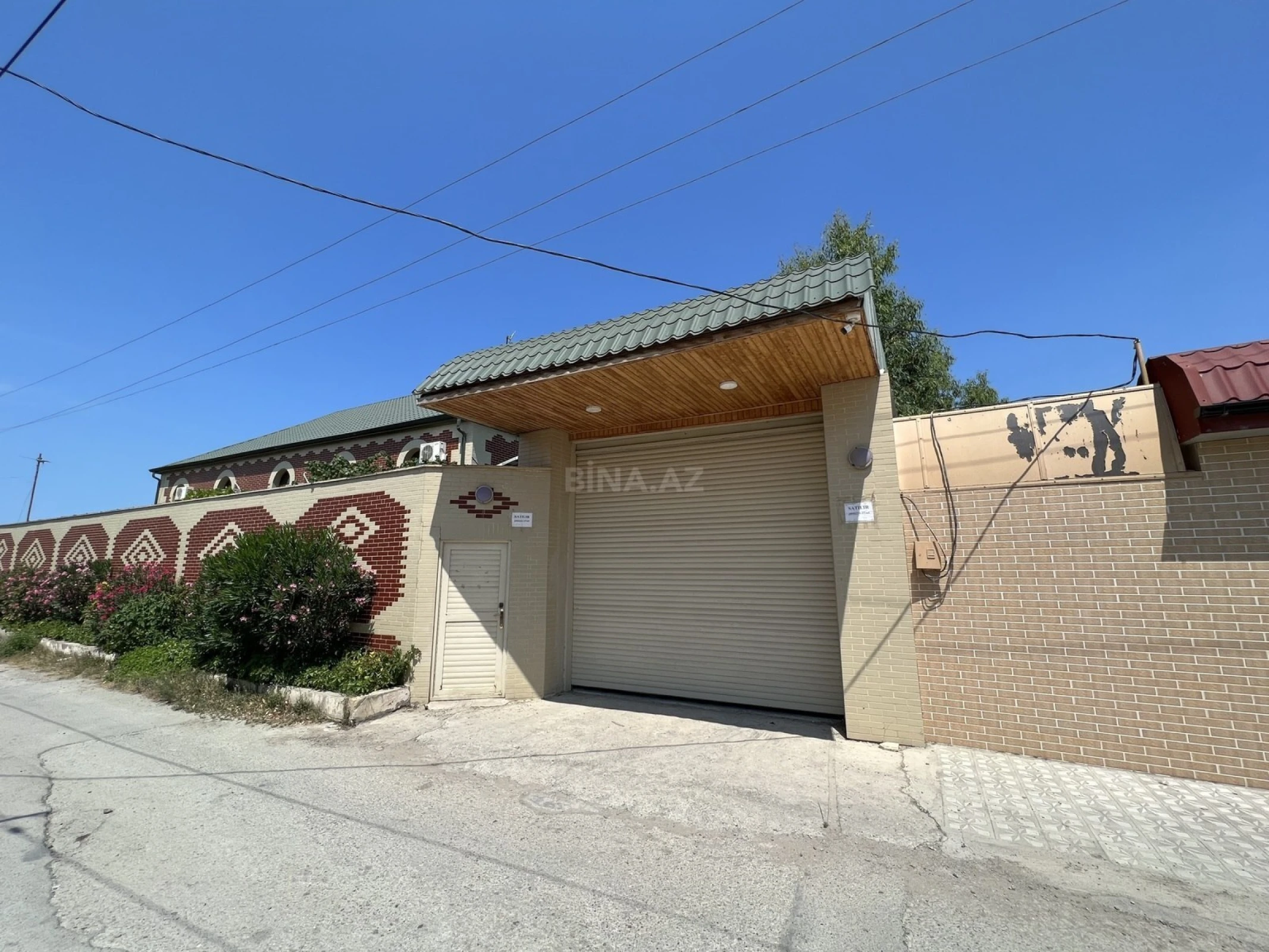 Satılır 9 otaqlı həyət evi 370 m²