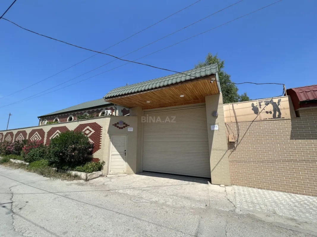 Satılır 9 otaqlı həyət evi 370 m²