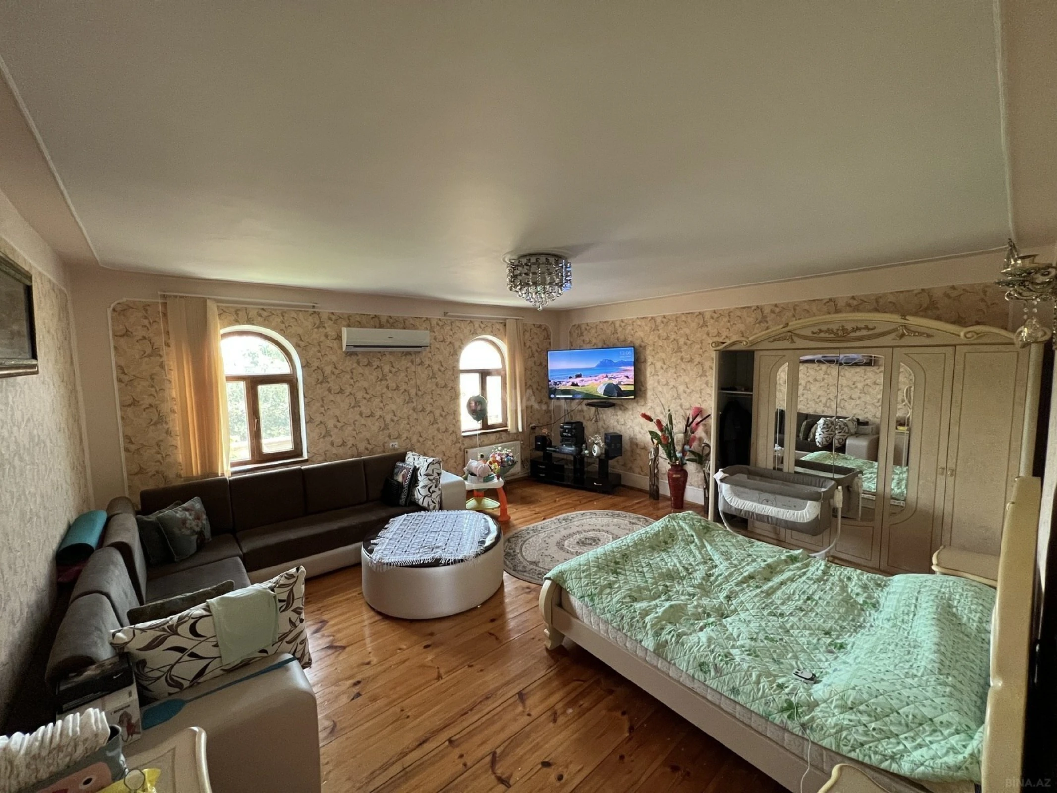 Satılır 9 otaqlı həyət evi 370 m²