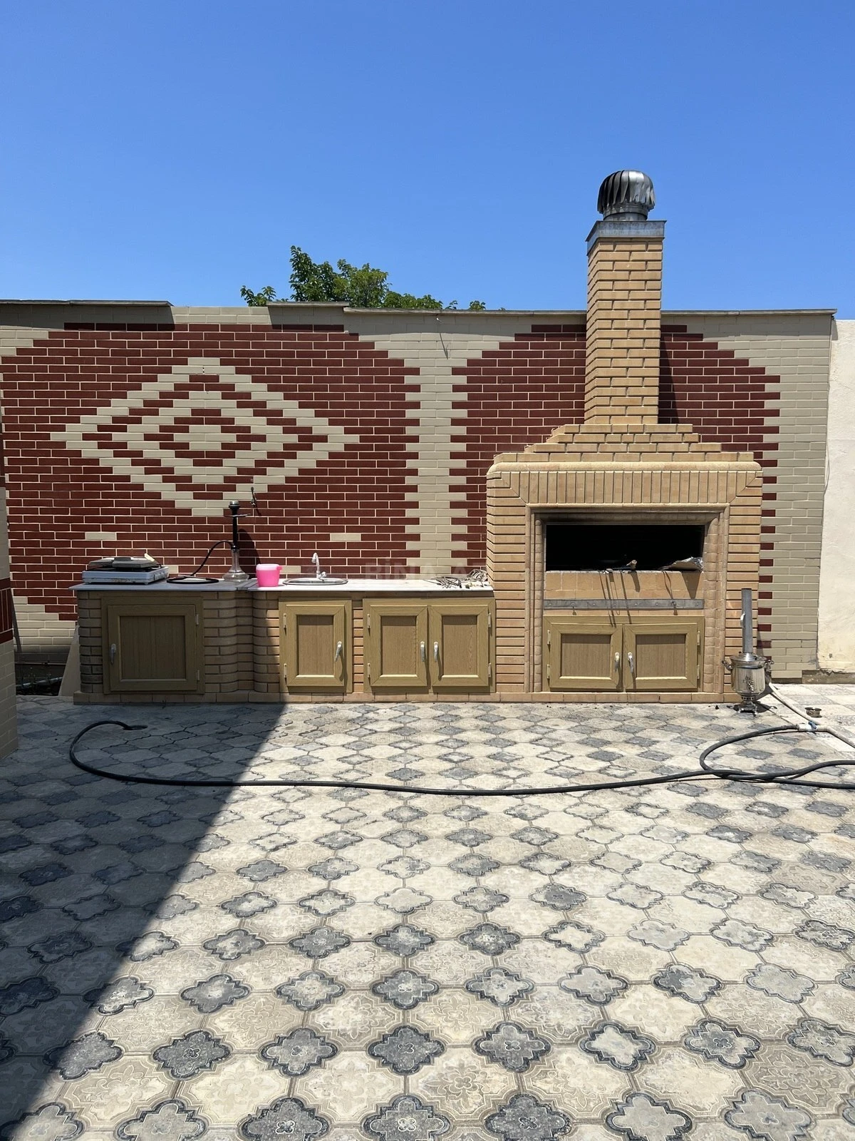 Satılır 9 otaqlı həyət evi 370 m²