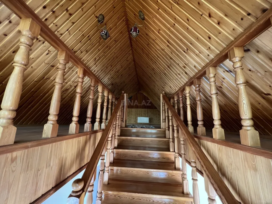 Satılır 9 otaqlı həyət evi 370 m²