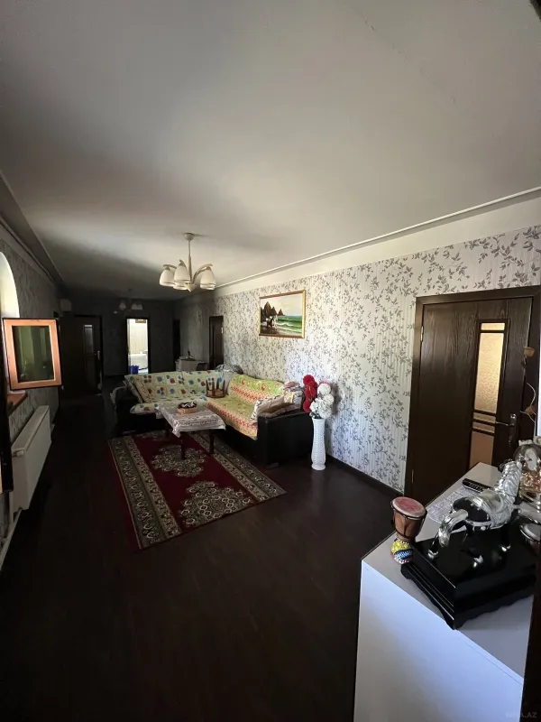 Satılır 9 otaqlı həyət evi 370 m²