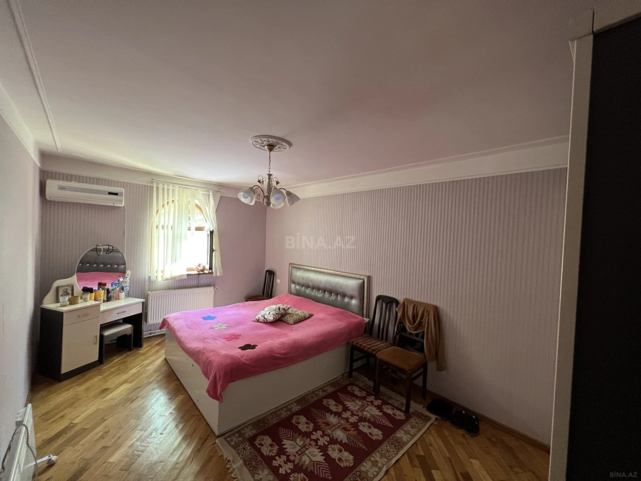 Satılır 9 otaqlı həyət evi 370 m²