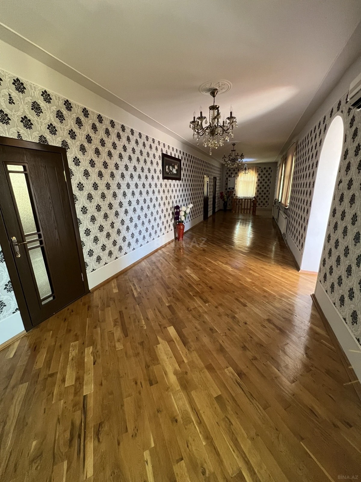 Satılır 9 otaqlı həyət evi 370 m²