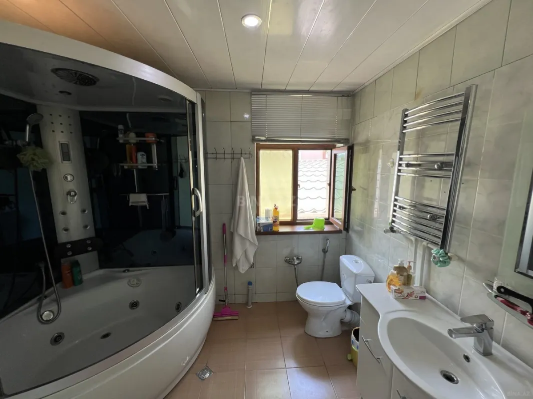 Satılır 9 otaqlı həyət evi 370 m²