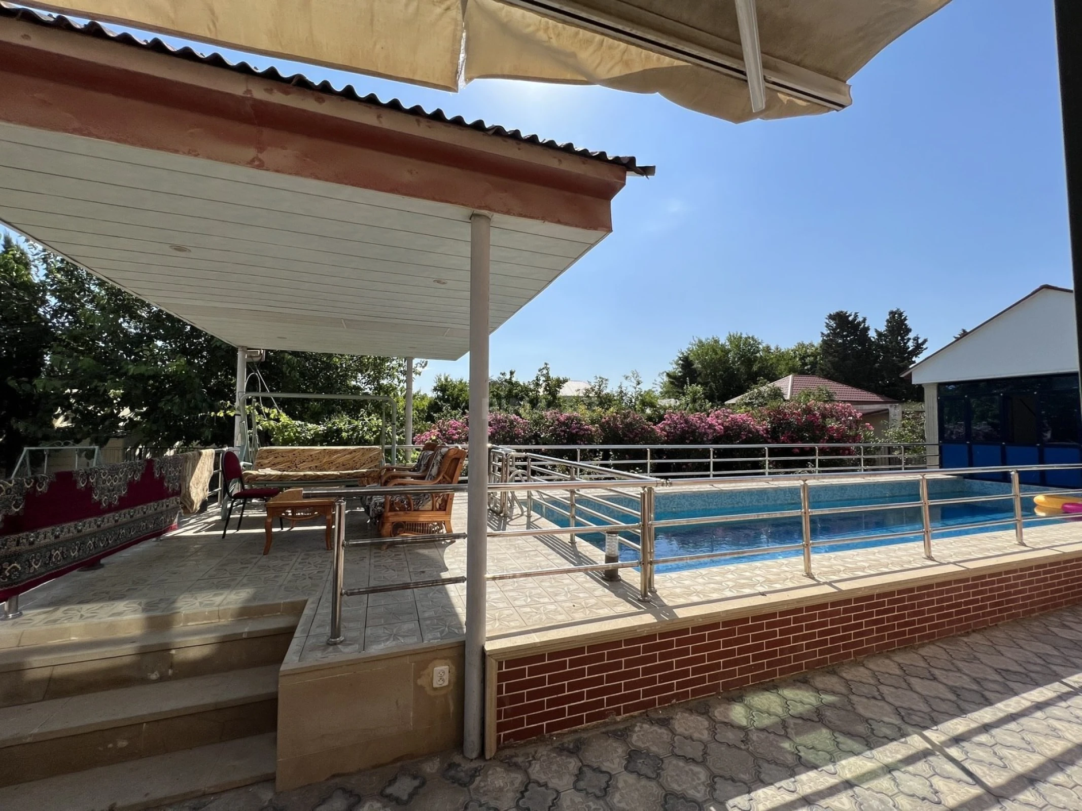 Satılır 9 otaqlı həyət evi 370 m²