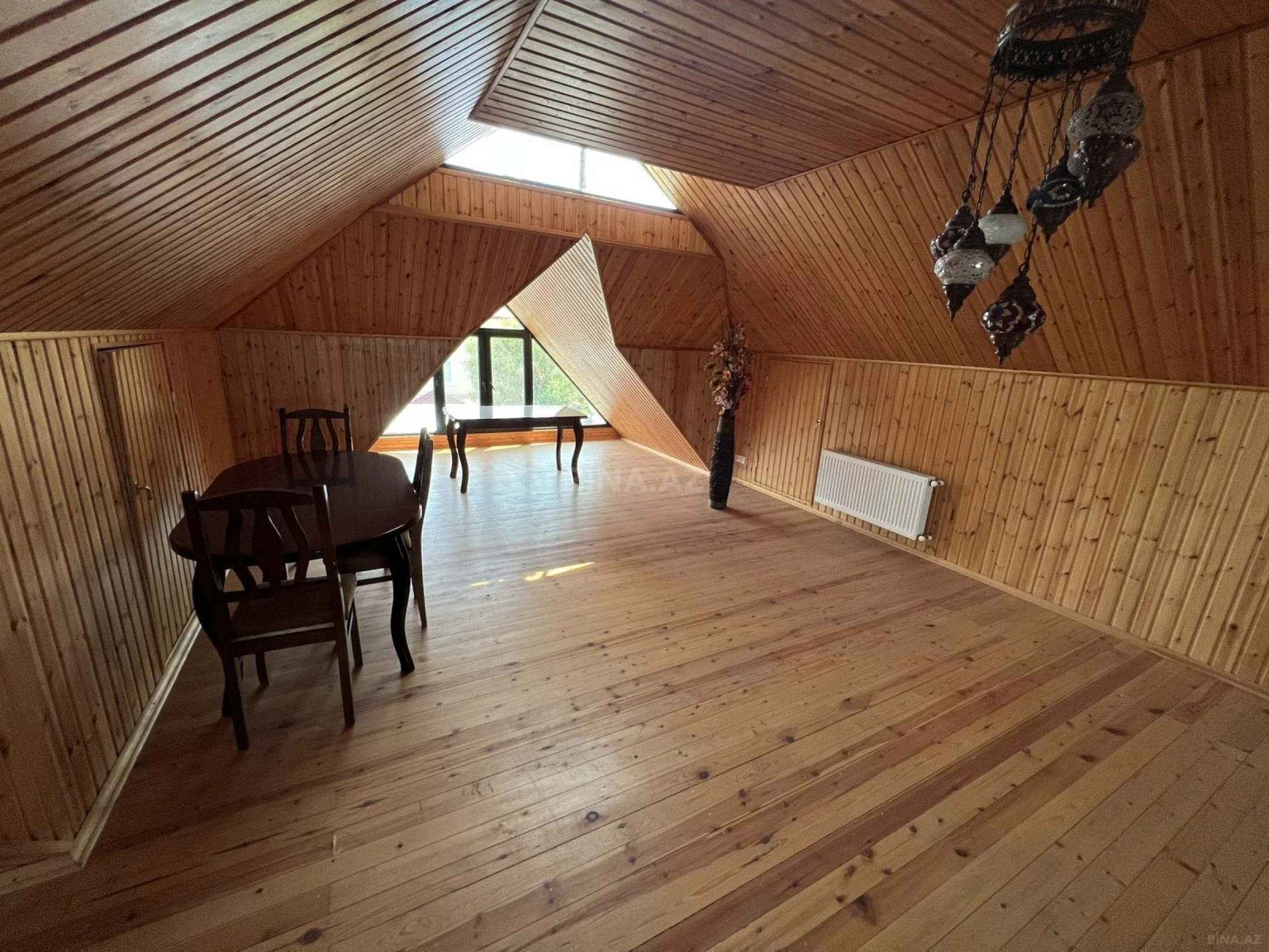 Satılır 9 otaqlı həyət evi 370 m²