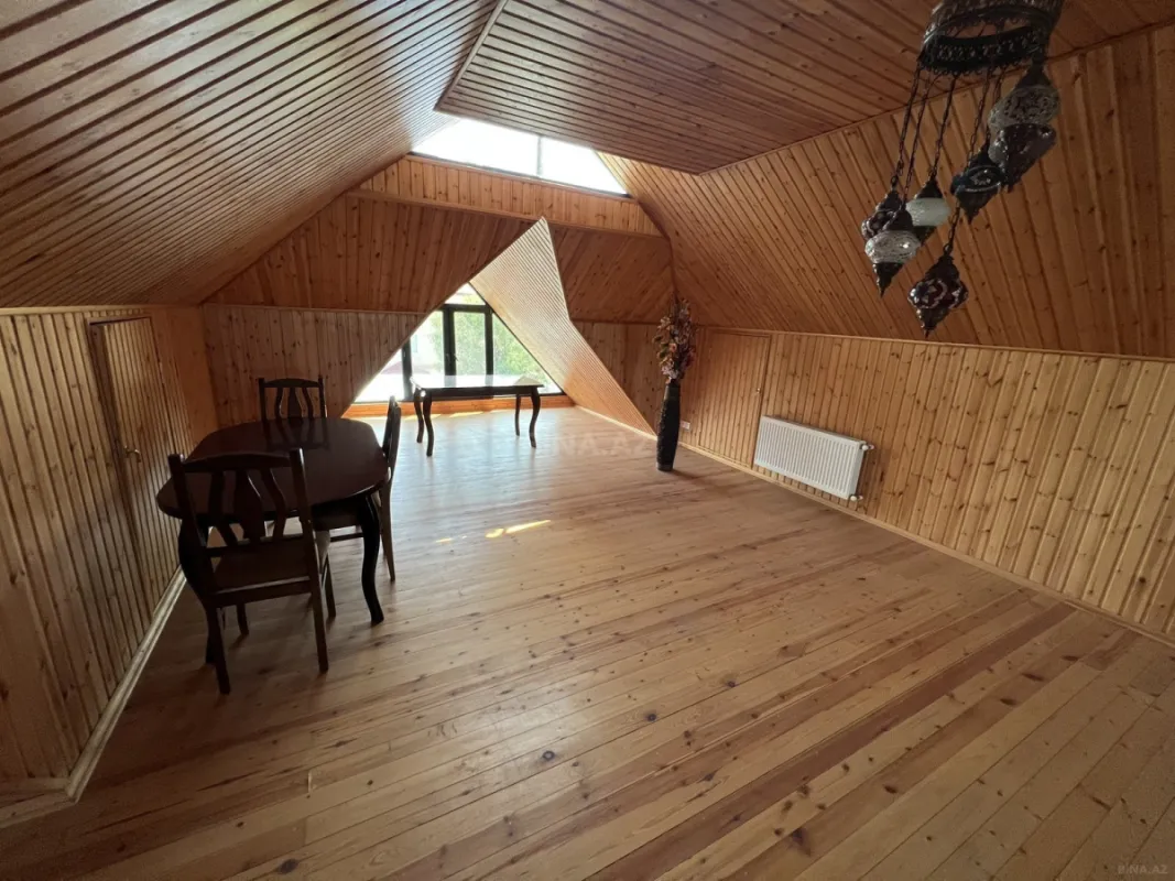Satılır 9 otaqlı həyət evi 370 m²