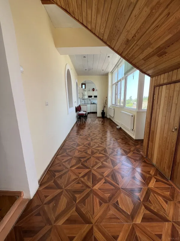 Satılır 9 otaqlı həyət evi 370 m²