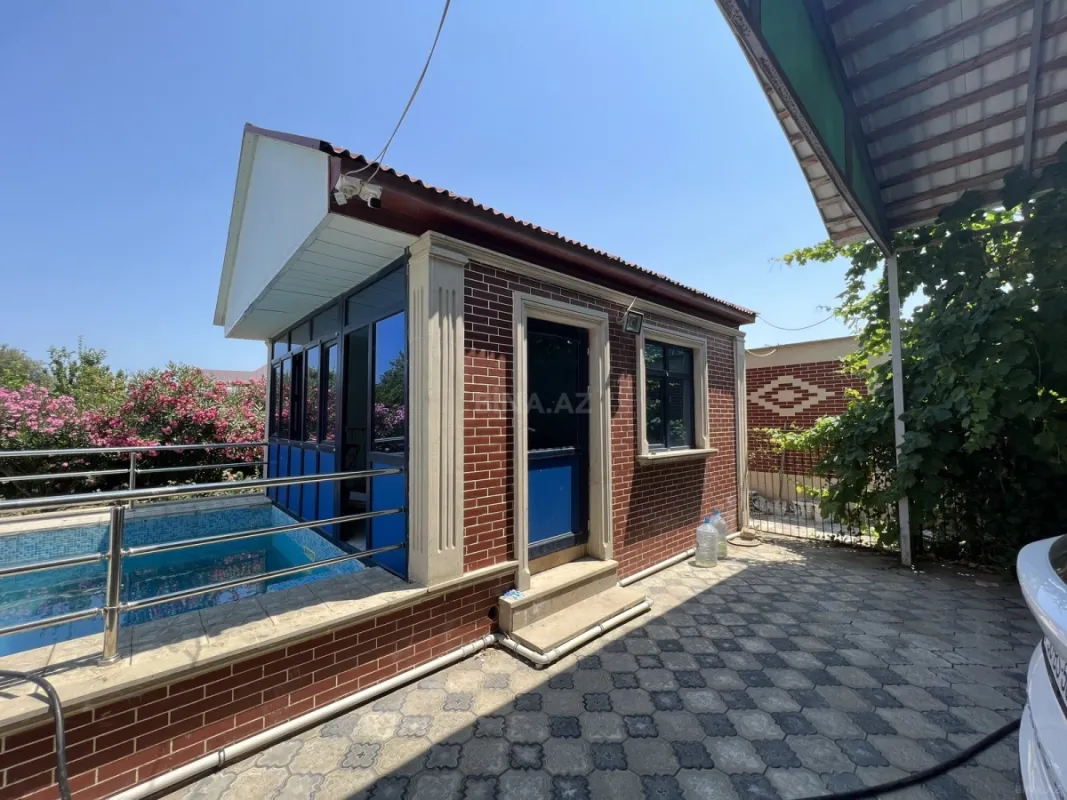 Satılır 9 otaqlı həyət evi 370 m²