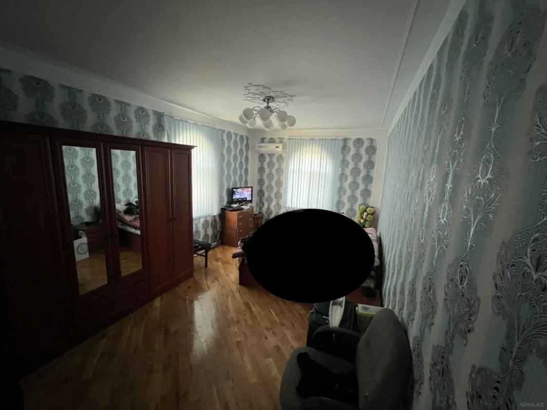 Satılır 9 otaqlı həyət evi 370 m²