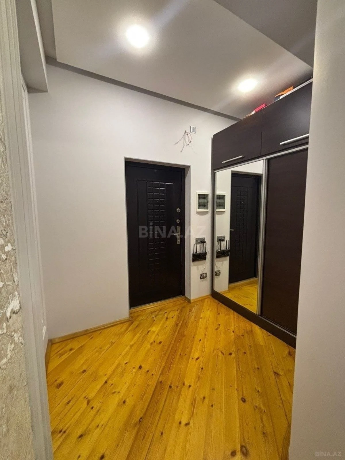 Satılır 2 otaqlı mənzil 70 m²