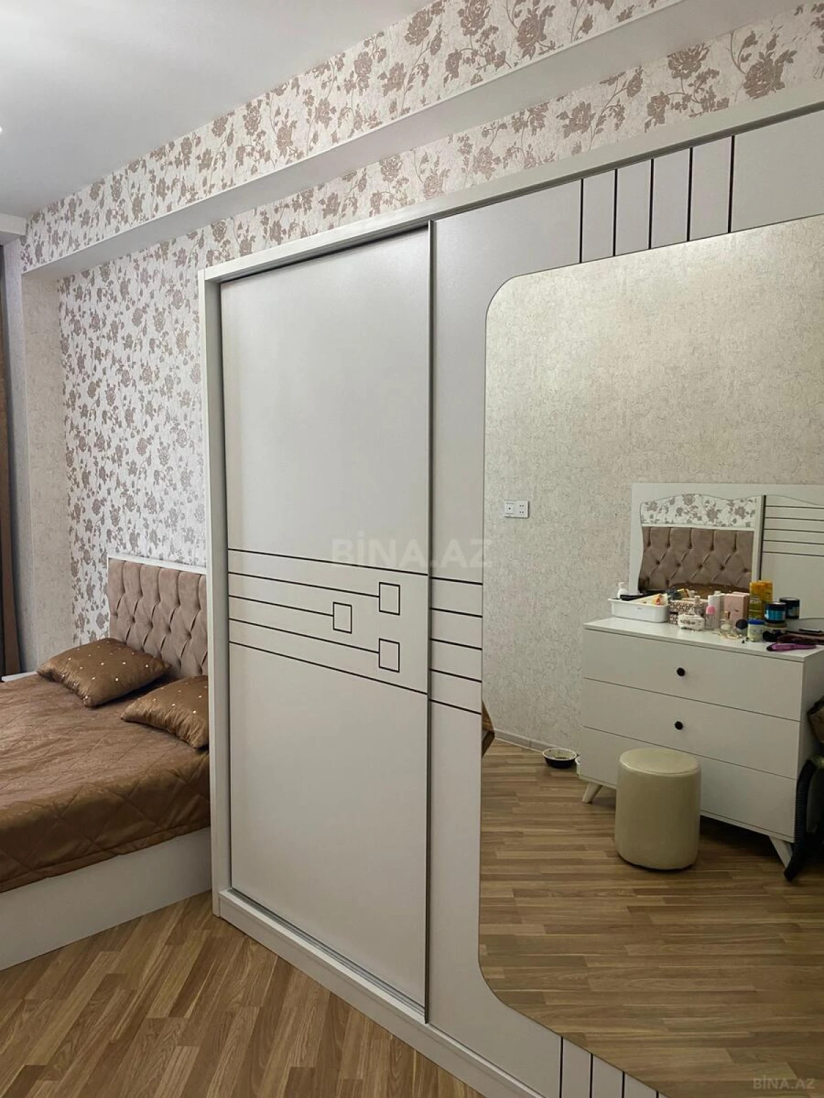 Satılır 4 otaqlı mənzil 105 m²