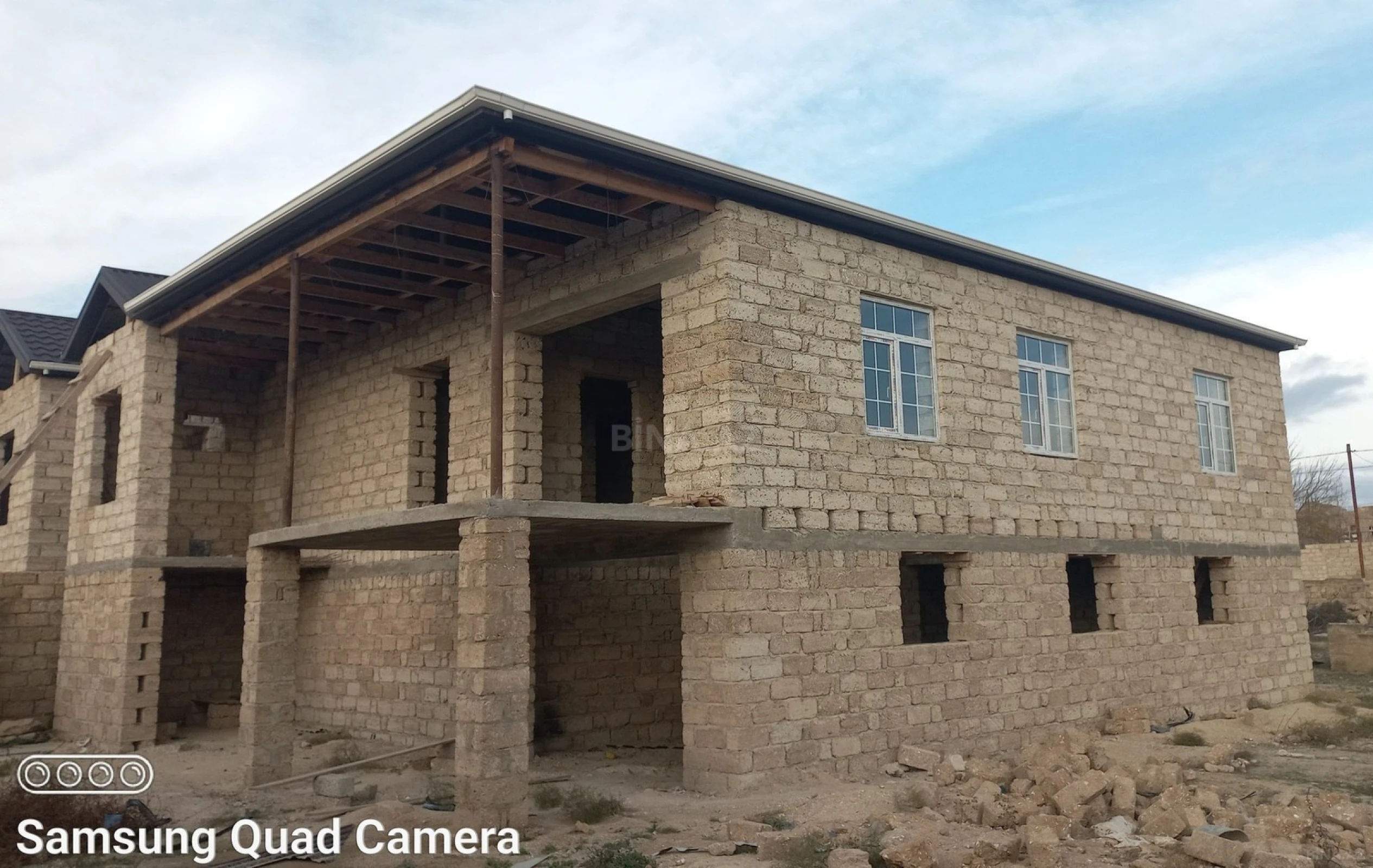 Satılır 6 otaqlı həyət evi 300 m²