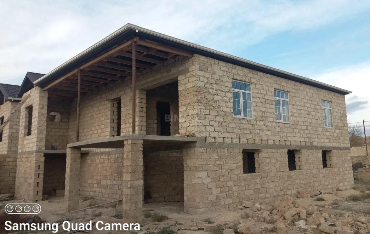 Satılır 6 otaqlı həyət evi 300 m²